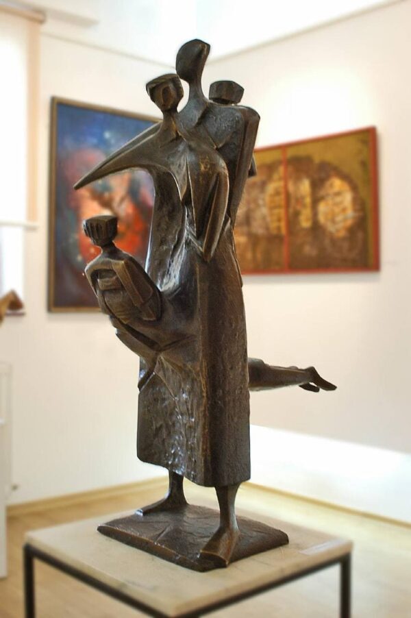 Trecere (Passing By) bronze sculpture